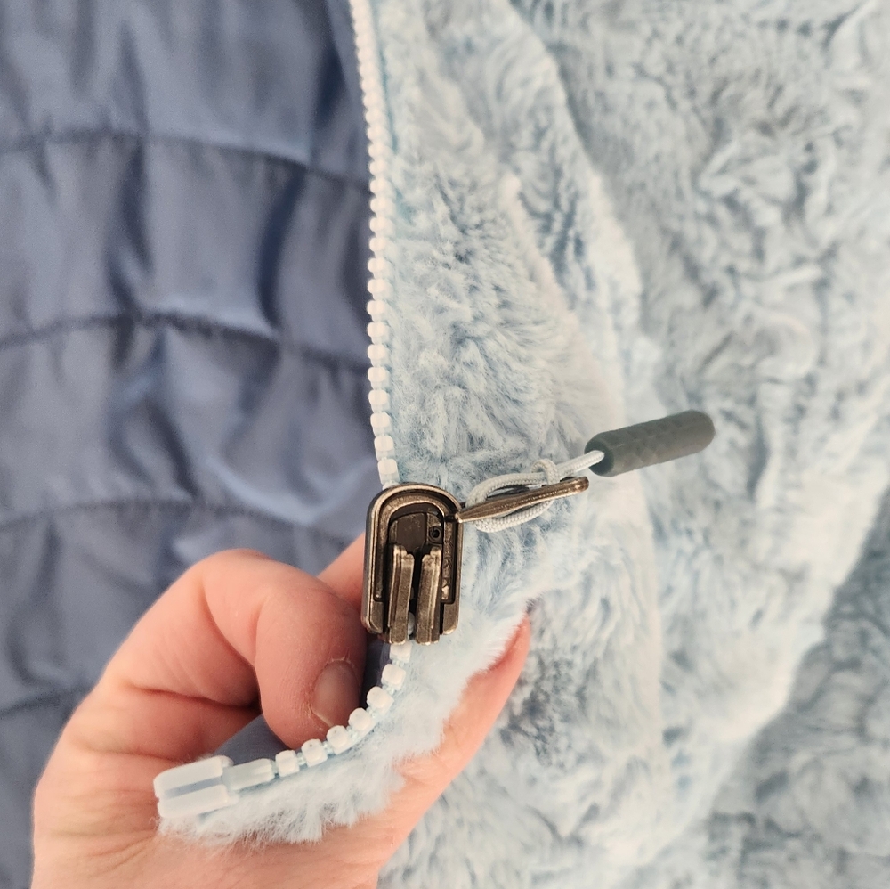 The North Face Reversible Blue Puffer Vest - Picture 7 of 9